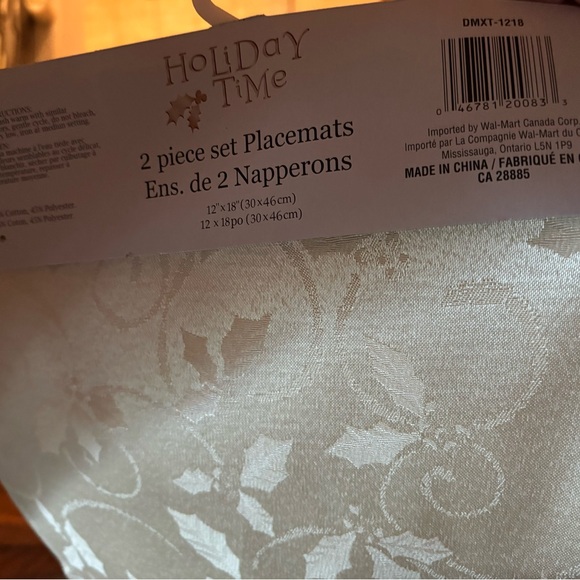 SET OF 2 HOLIDAY TIME GOLD FLORAL PLACEMATS - Picture 2 of 2